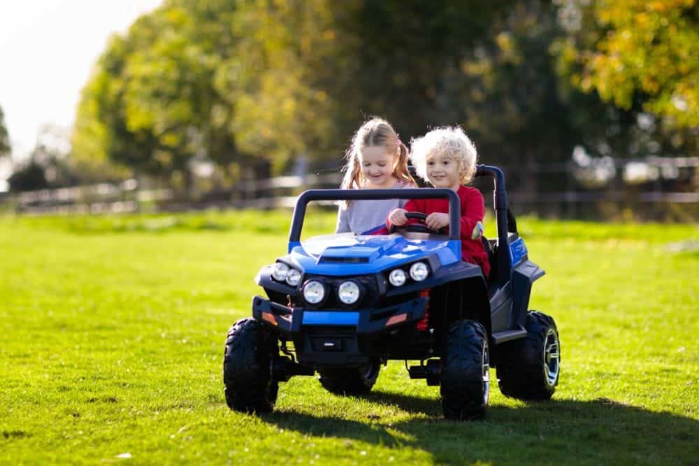 Top 10 Best Electric Cars for Kids 2021 – Expert Reviews &amp; Guide