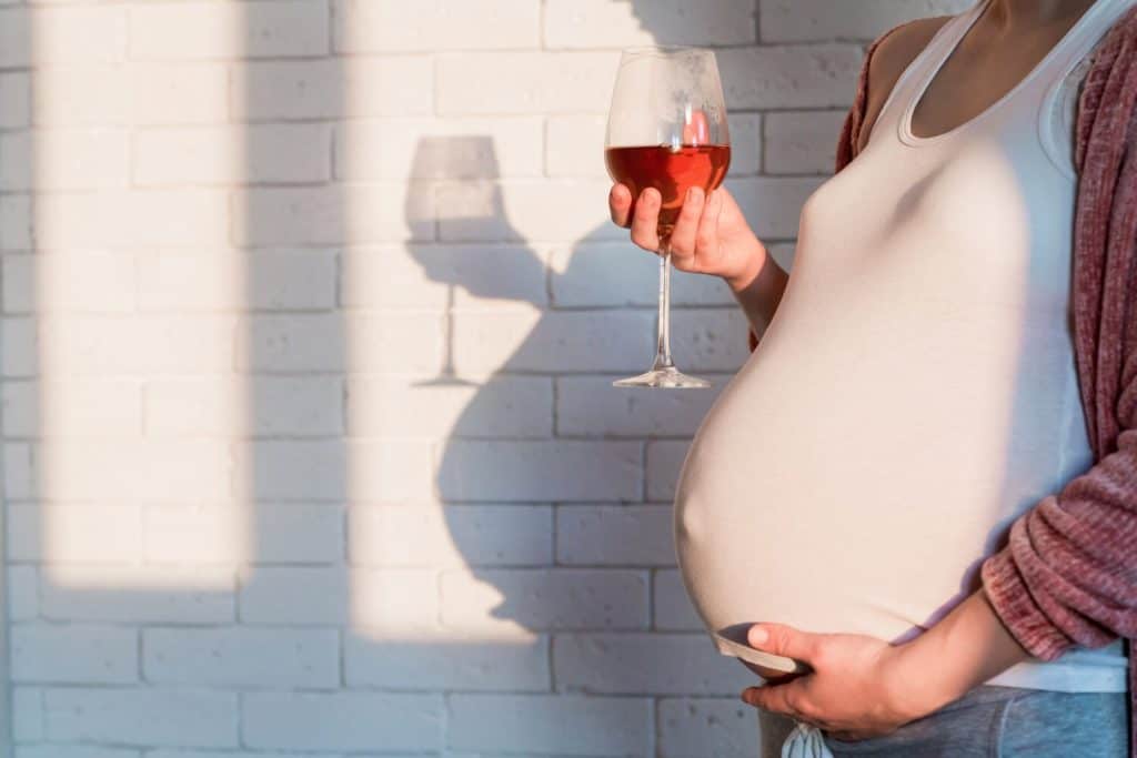 can pregnant women drink wine