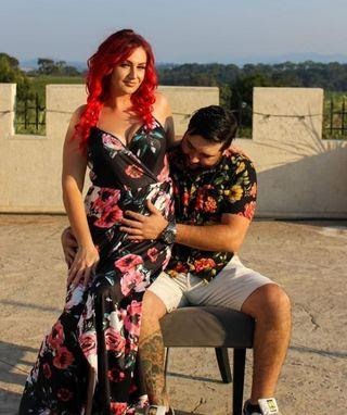 The Outdoor Sunny Shoot Pregnancy Picture Ideas For Couples Parenthoodbliss