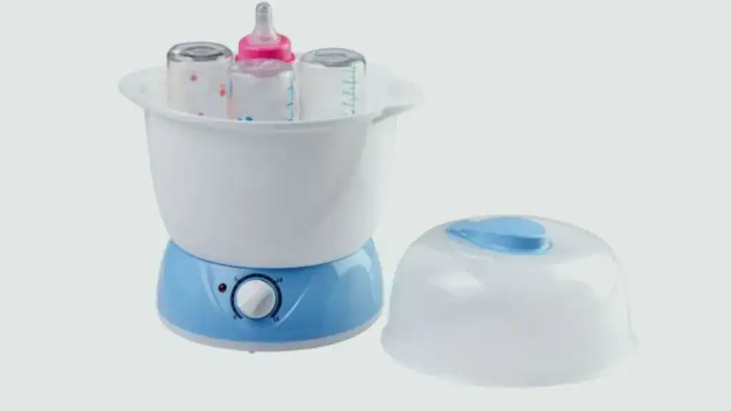 Traveling with a Baby? Try These 5 Genius Baby Bottle Sterilizing Hacks! 1 Easy Ways to Sterilize Baby Bottles While Traveling