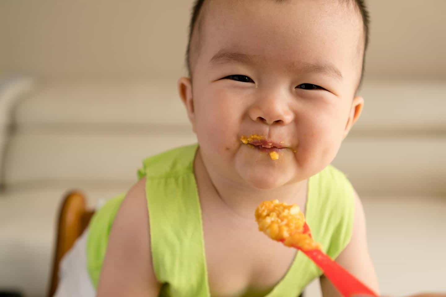 when-can-babies-start-eating-baby-food