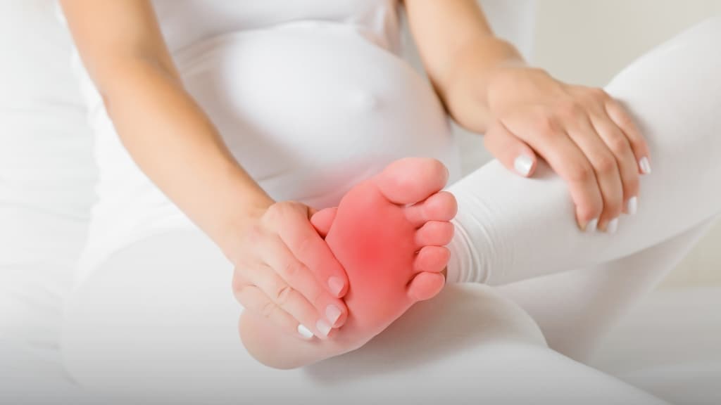 Itchy Feet During Pregnancy_ Causes, Symptoms & Treatments