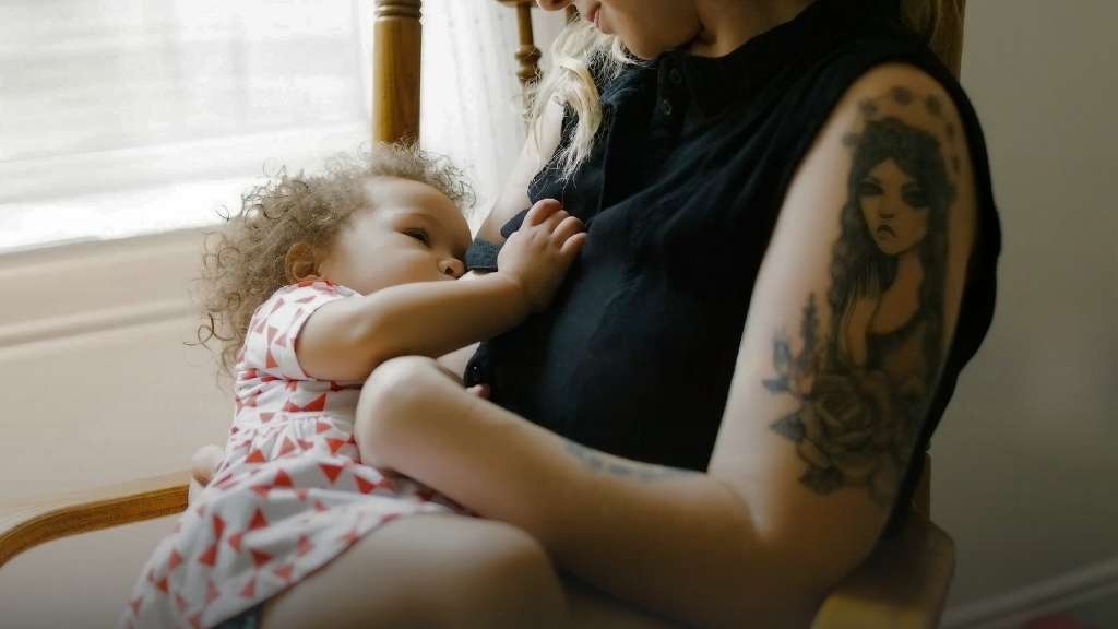 Can you get a tattoo while breastfeeding?